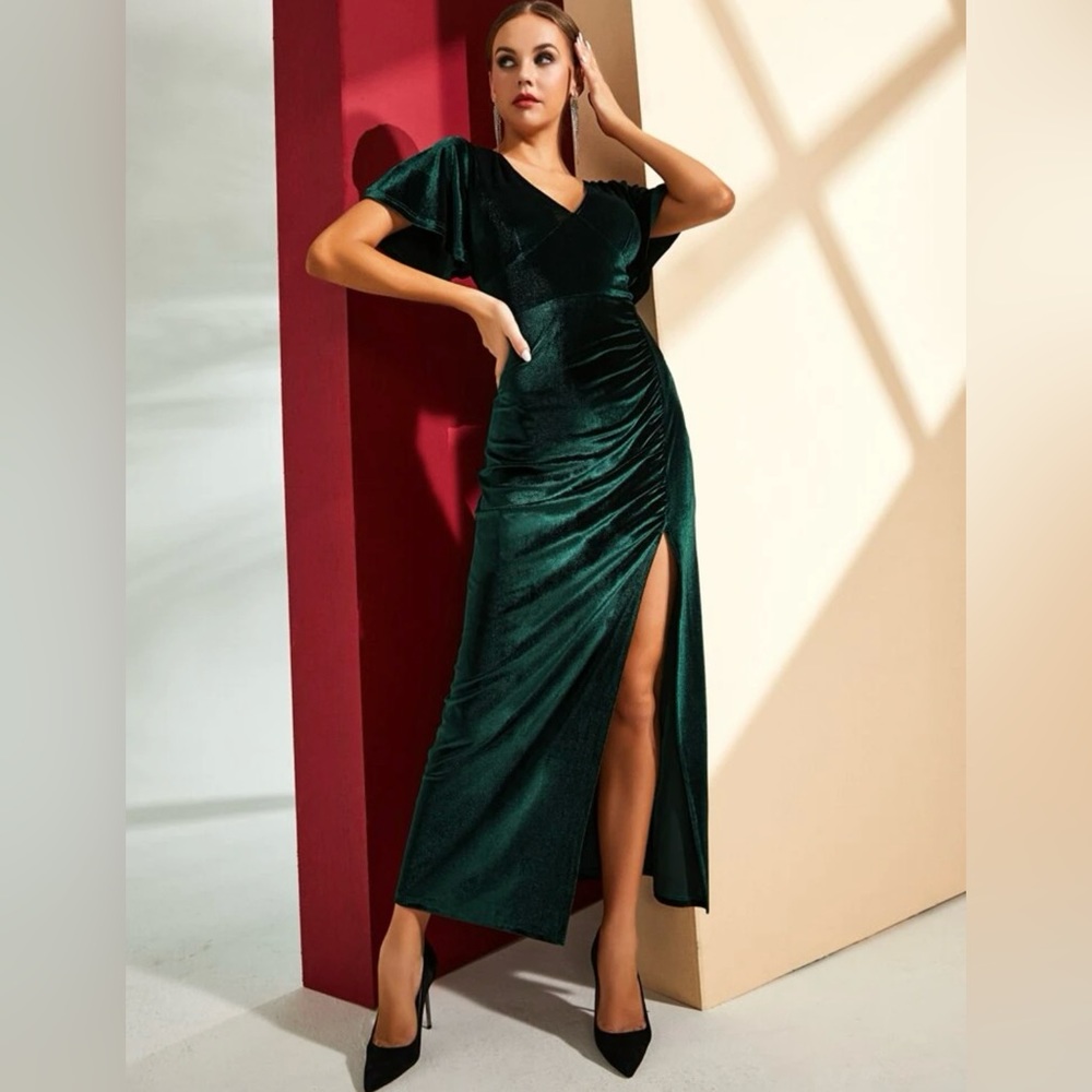 BNWT GREEN VELVET FORMAL DRESS